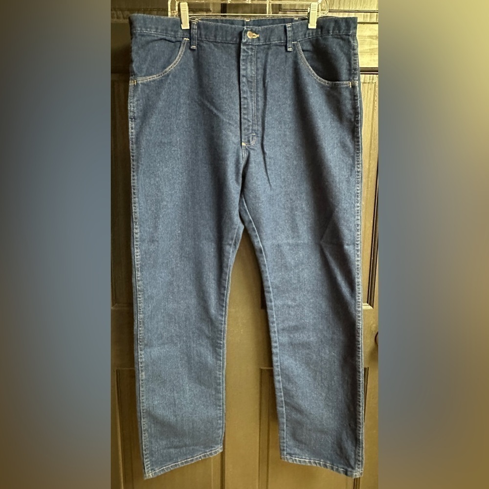 Wrangler Jeans Straight Leg Dark Wash Relaxed Fit Slight Stretch Men’s Sz 40x32